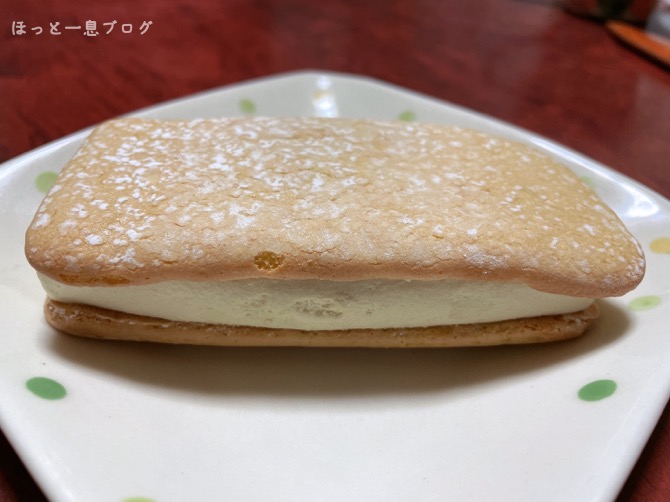 famima-cake-sand-pistachio2